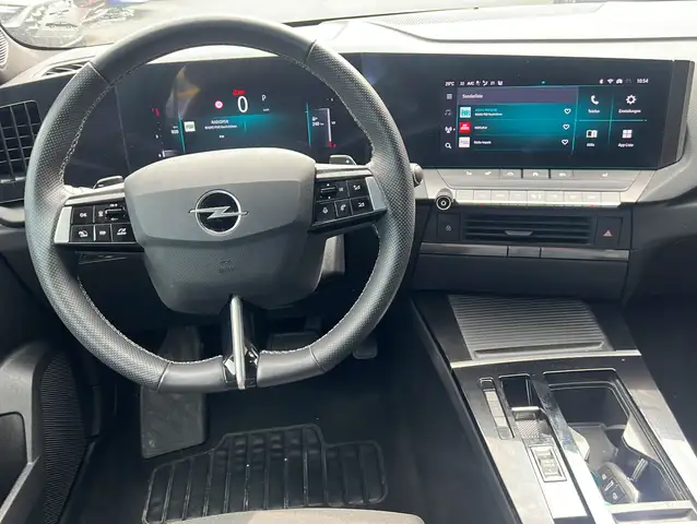 Opel Astra view 8