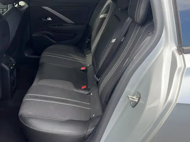 Opel Astra view 7