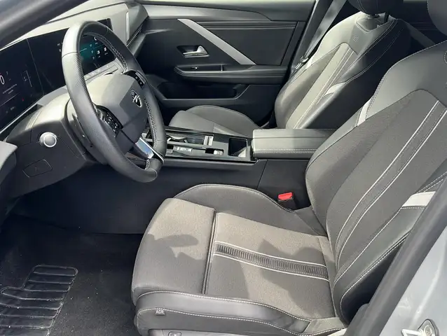 Opel Astra view 6