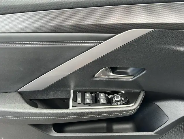 Opel Astra view 5