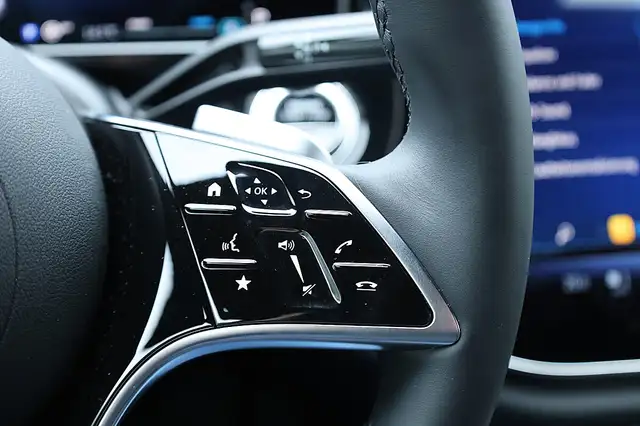 Mercedes-Benz E 220 d MHEV 4Matic Aut. Exclusive AHV Ansicht 32