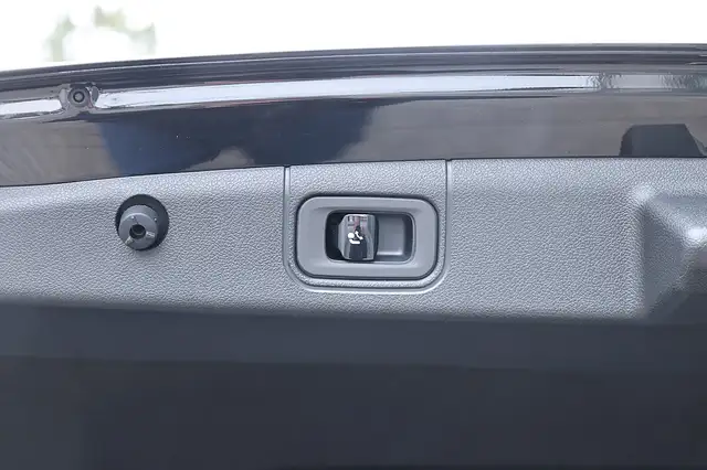 Mercedes-Benz E 220 d MHEV 4Matic Aut. Exclusive AHV Ansicht 9