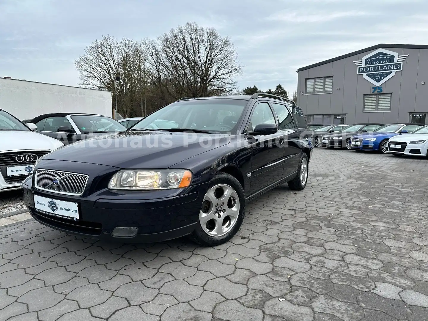 Volvo V70 Kombi 2.4 D Kinetic/S-Heft/Tempomat Blau - 1