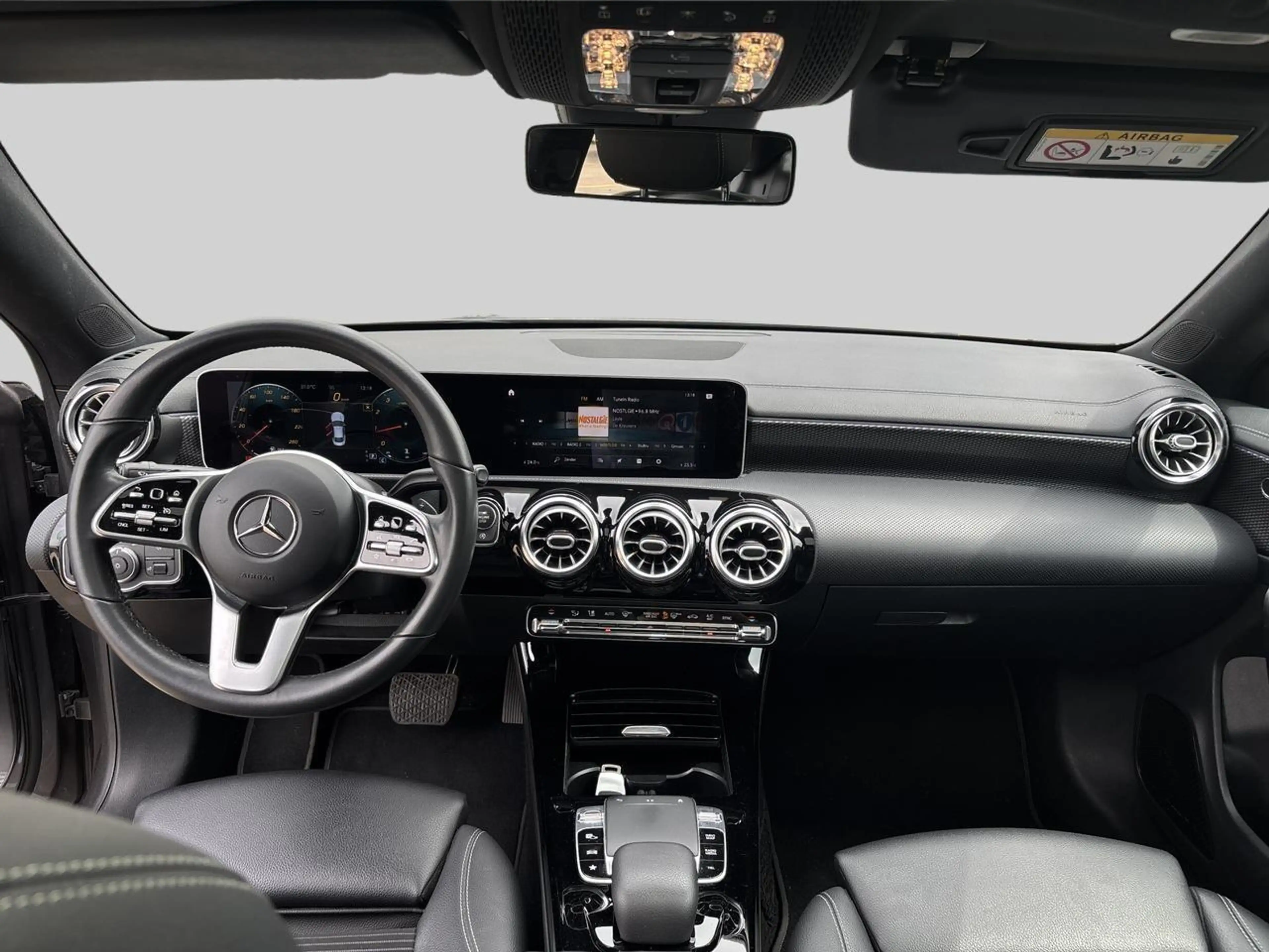 Mercedes-Benz CLA 200 Advantage — photo 12