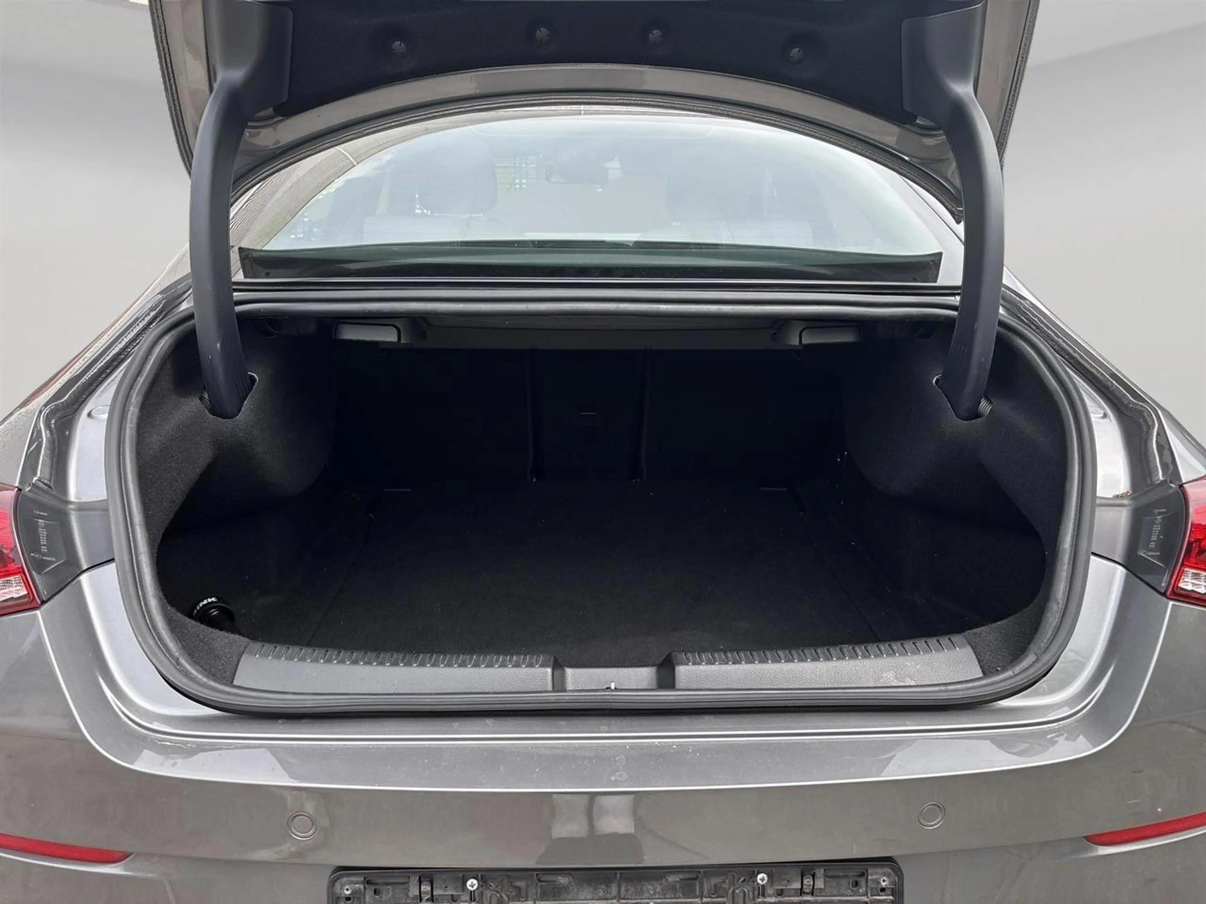 Mercedes-Benz CLA 200 Advantage — photo 6