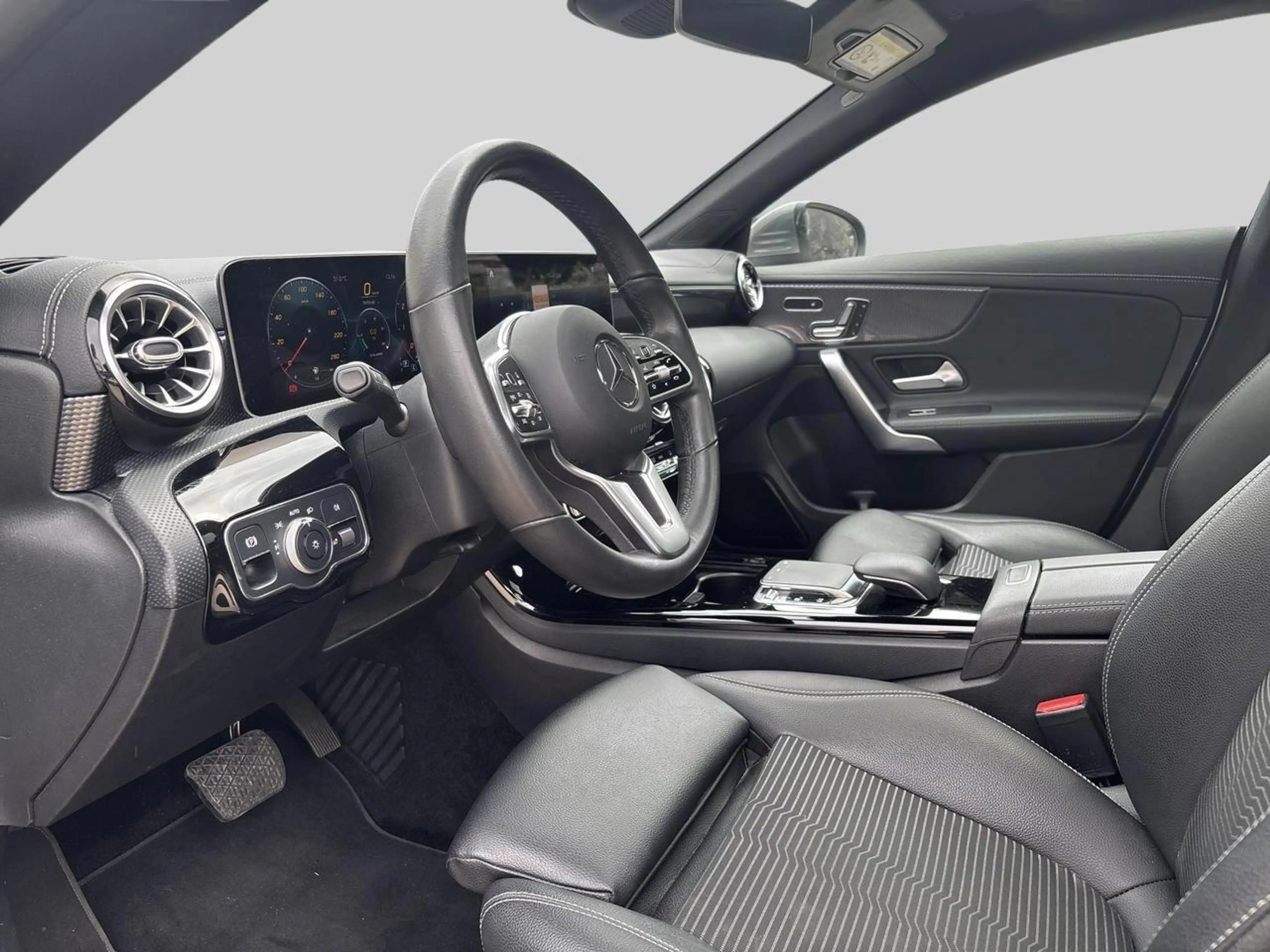 Mercedes-Benz CLA 200 Advantage — photo 8