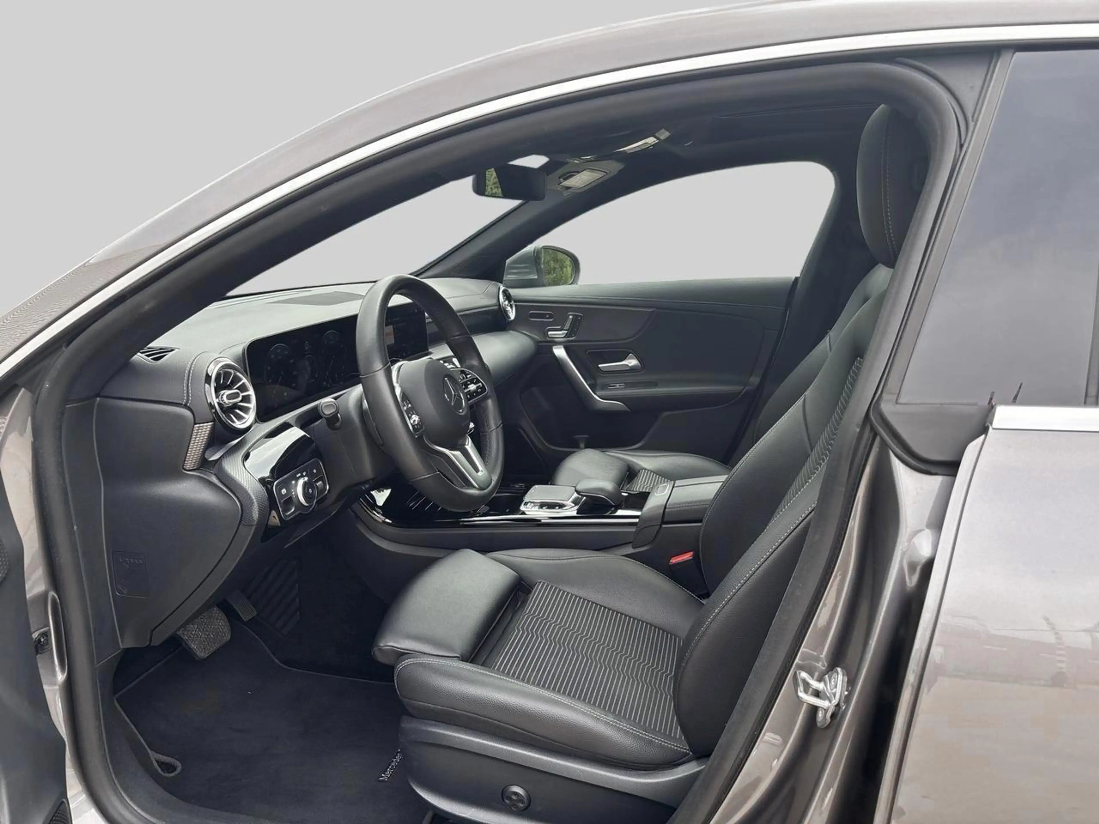 Mercedes-Benz CLA 200 Advantage — photo 7