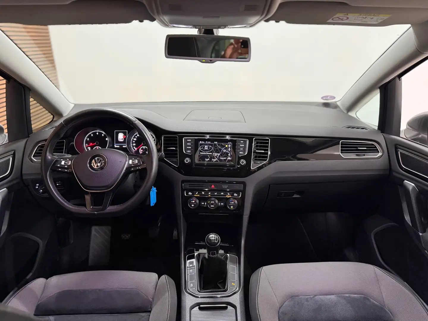 Volkswagen Golf Sportsvan 1.4 TSI Highline | Navigatie | 1e eig. | Trekhaak Grijs - 2