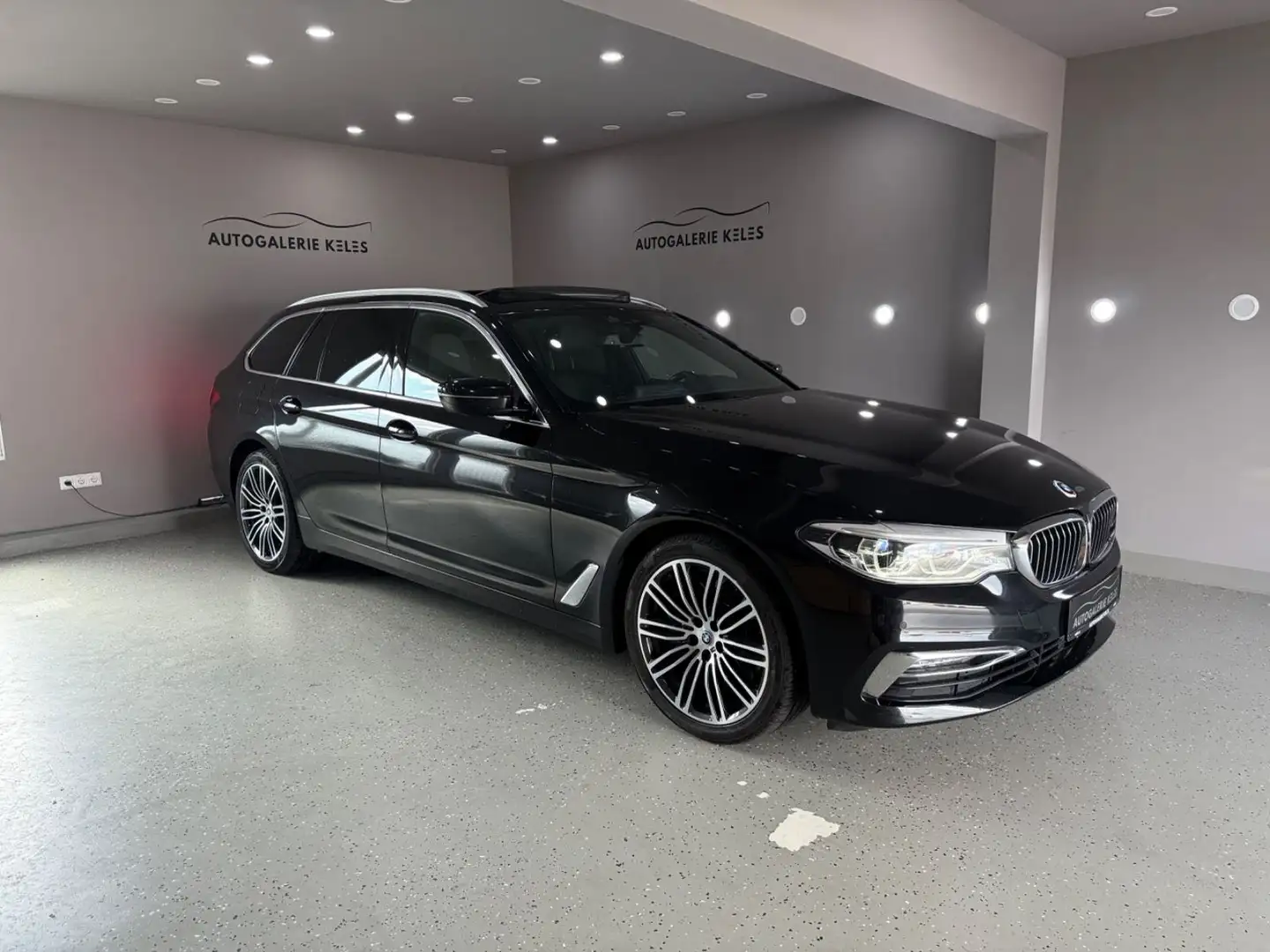 BMW 540 d xDrive Luxury Line PANO*HUD*AHK*TOTW*360° Schwarz - 1