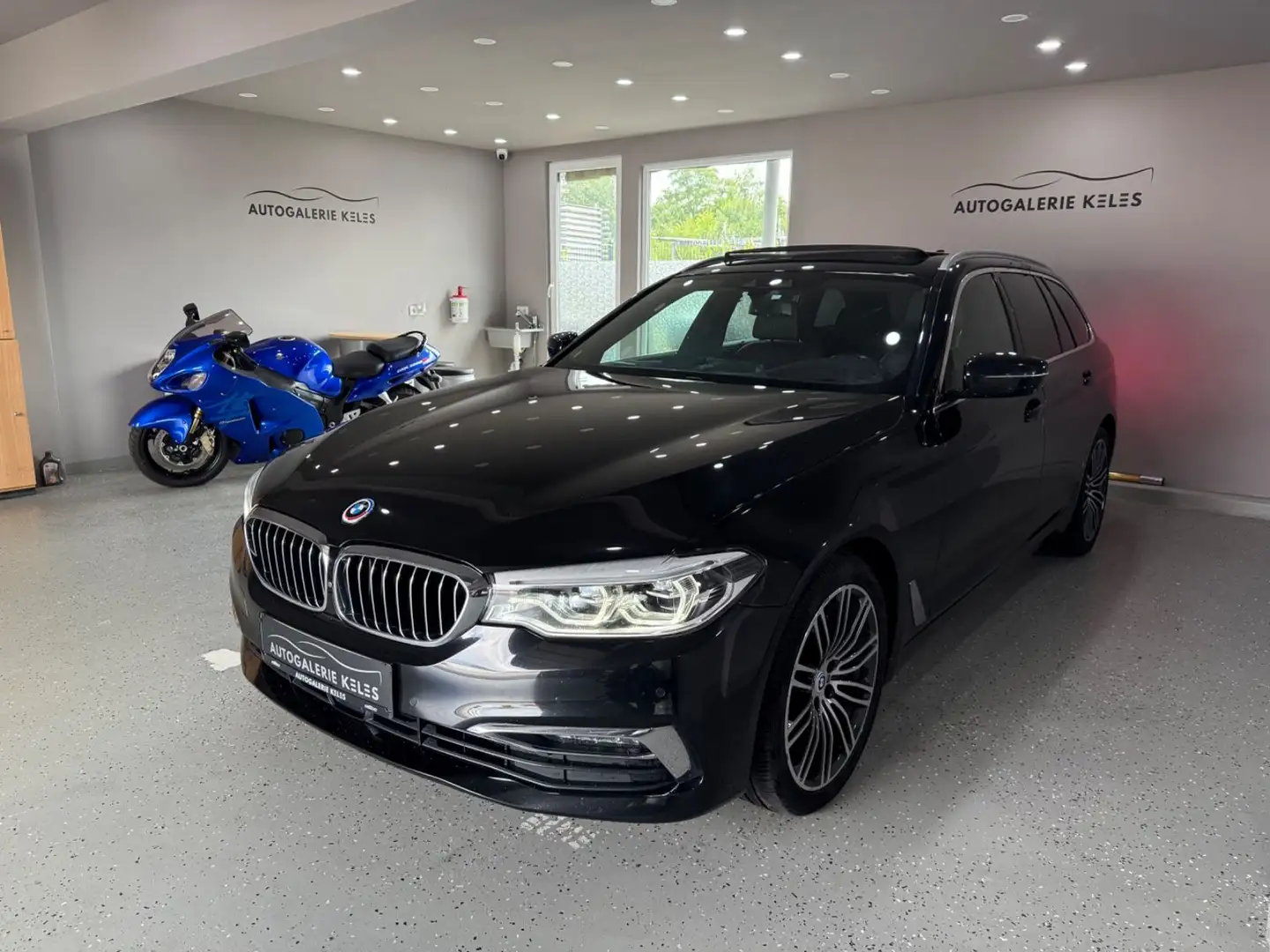 BMW 540 d xDrive Luxury Line PANO*HUD*AHK*TOTW*360° Schwarz - 2
