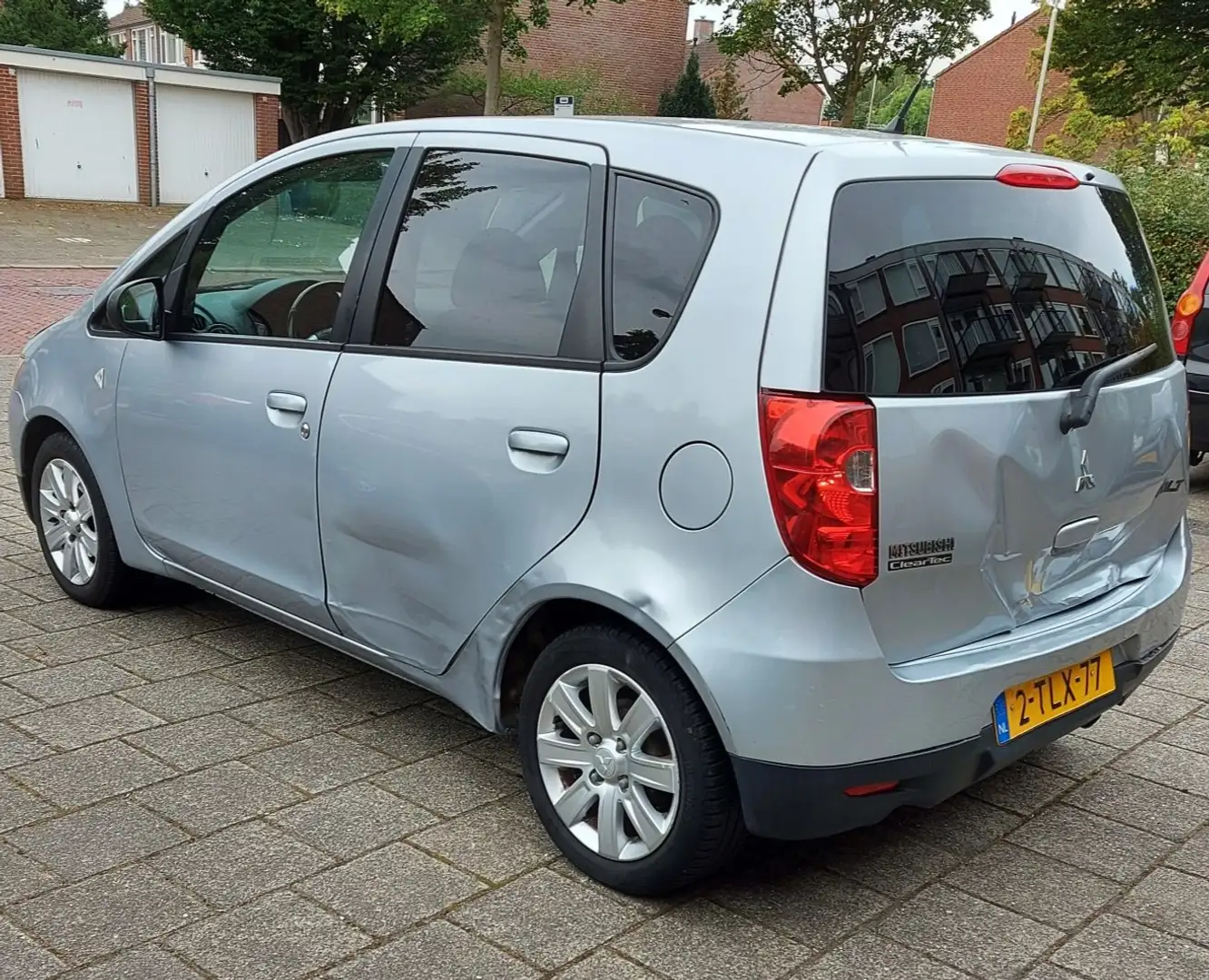 Mitsubishi Colt 1.3 Edition Two Schade maar rijdt schakelt perfect Grijs - 2