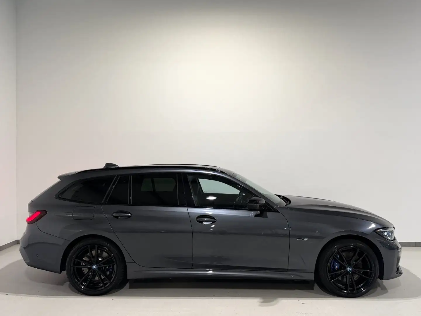 BMW 330 e xDrive G21/M-Sport/HEAD-UP/Laser/ACC/KEYLESS Grau - 2