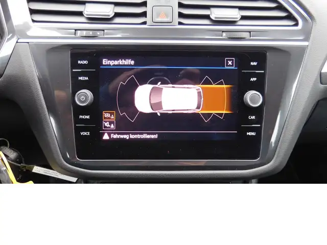 Volkswagen Tiguan Allspace view 6