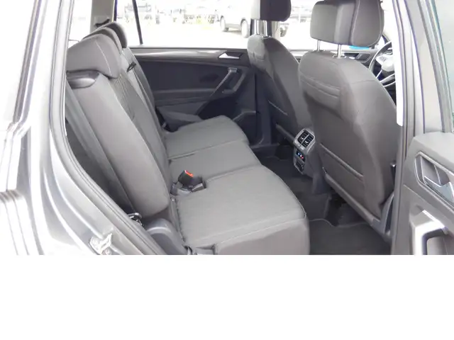 Volkswagen Tiguan Allspace view 12