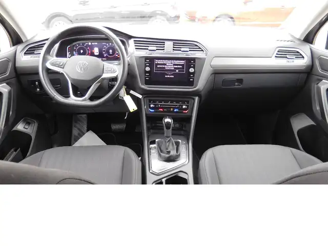 Volkswagen Tiguan Allspace view 9