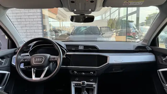 Audi Q3 view 13