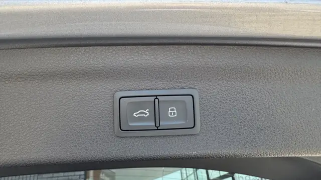 Audi Q3 view 12