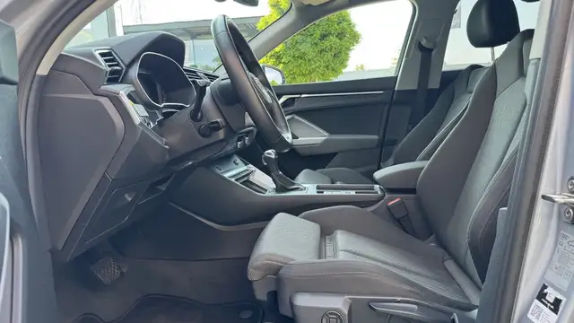 Audi Q3 view 7