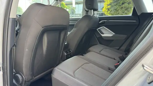 Audi Q3 view 10