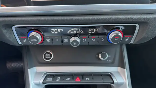 Audi Q3 view 14