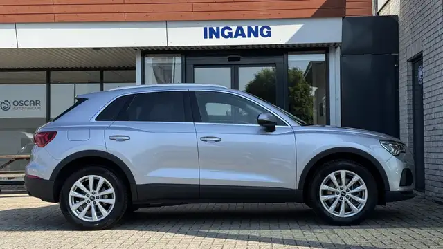 Audi Q3 view 5