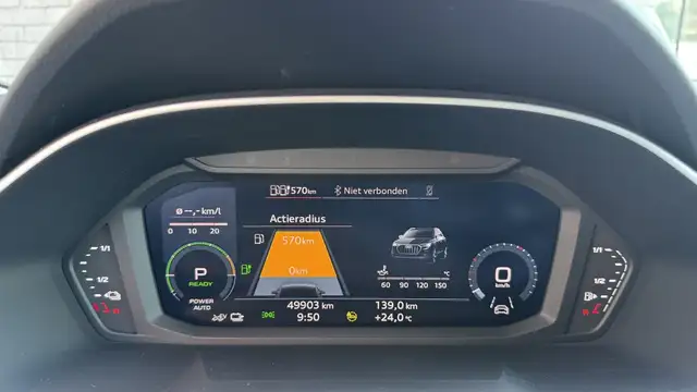 Audi Q3 view 21