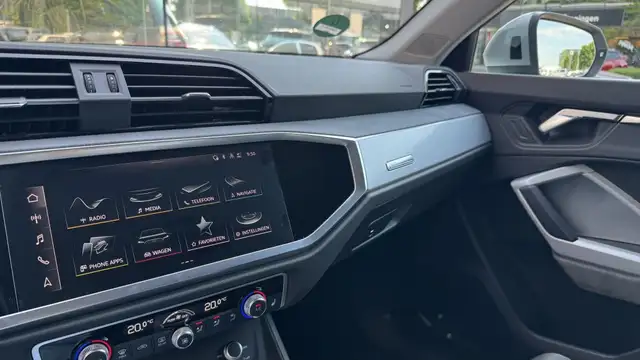 Audi Q3 view 17