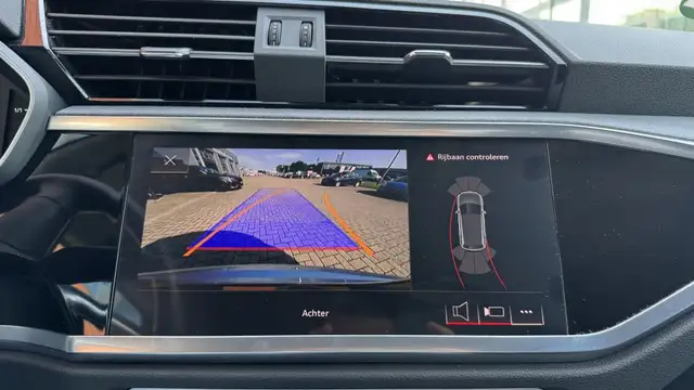 Audi Q3 view 19