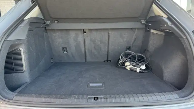 Audi Q3 view 11