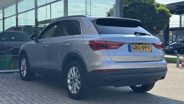 Audi Q3 view 4
