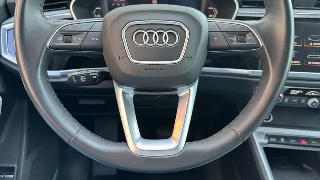 Audi Q3 view 16
