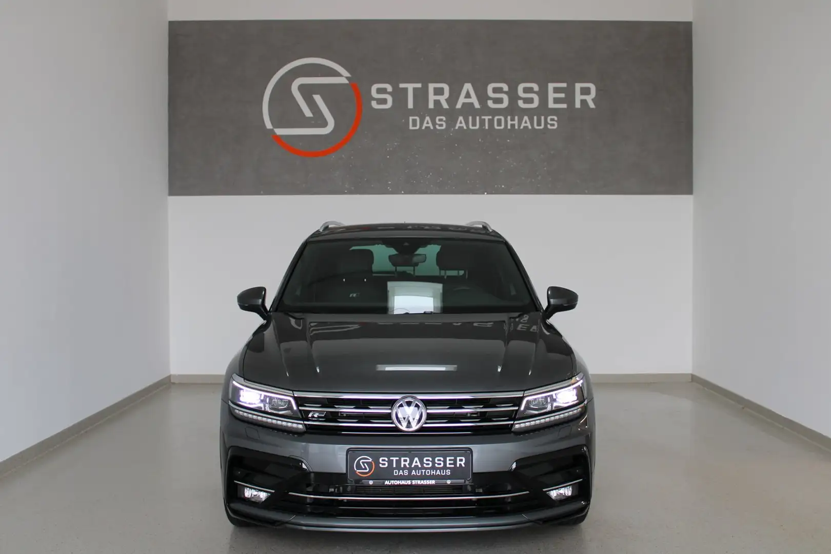Volkswagen Tiguan Highline TSI 4MOTION DSG Grau - 2
