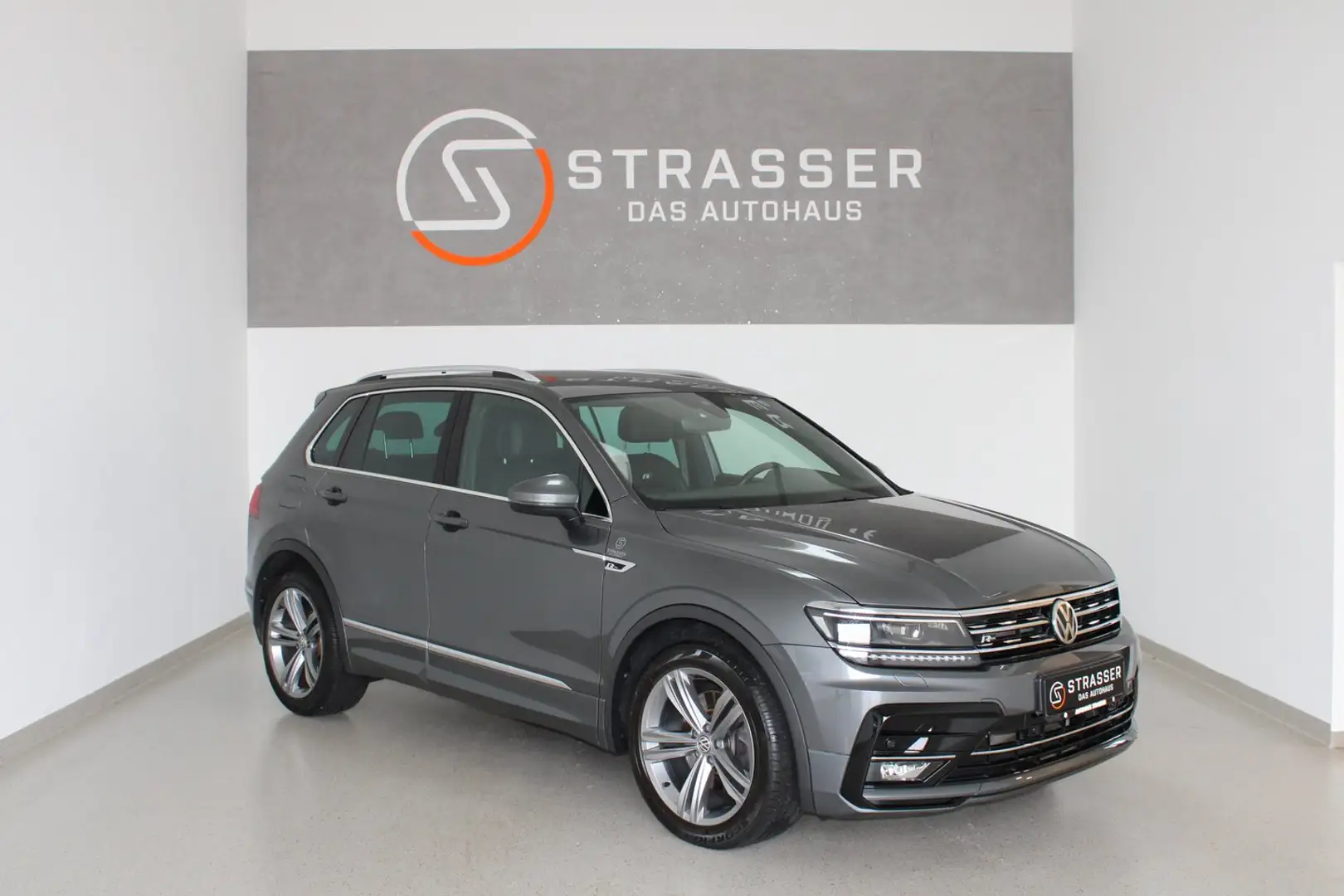 Volkswagen Tiguan Highline TSI 4MOTION DSG Grau - 1