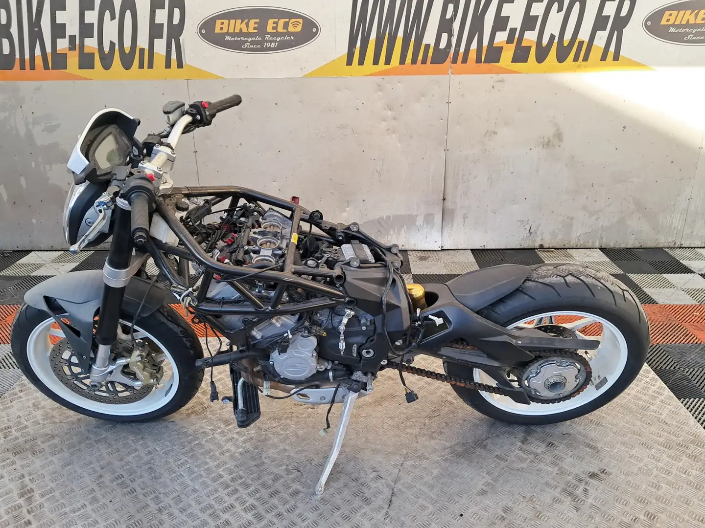 MV Agusta Brutale 800 Gris - 2