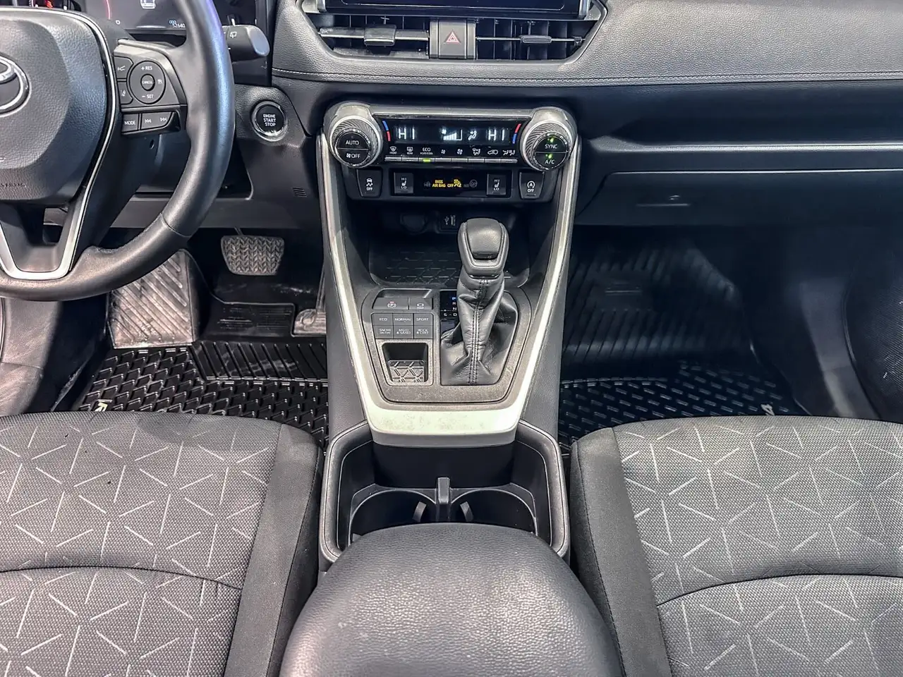 Toyota RAV 4 снимка Toyota RAV 4