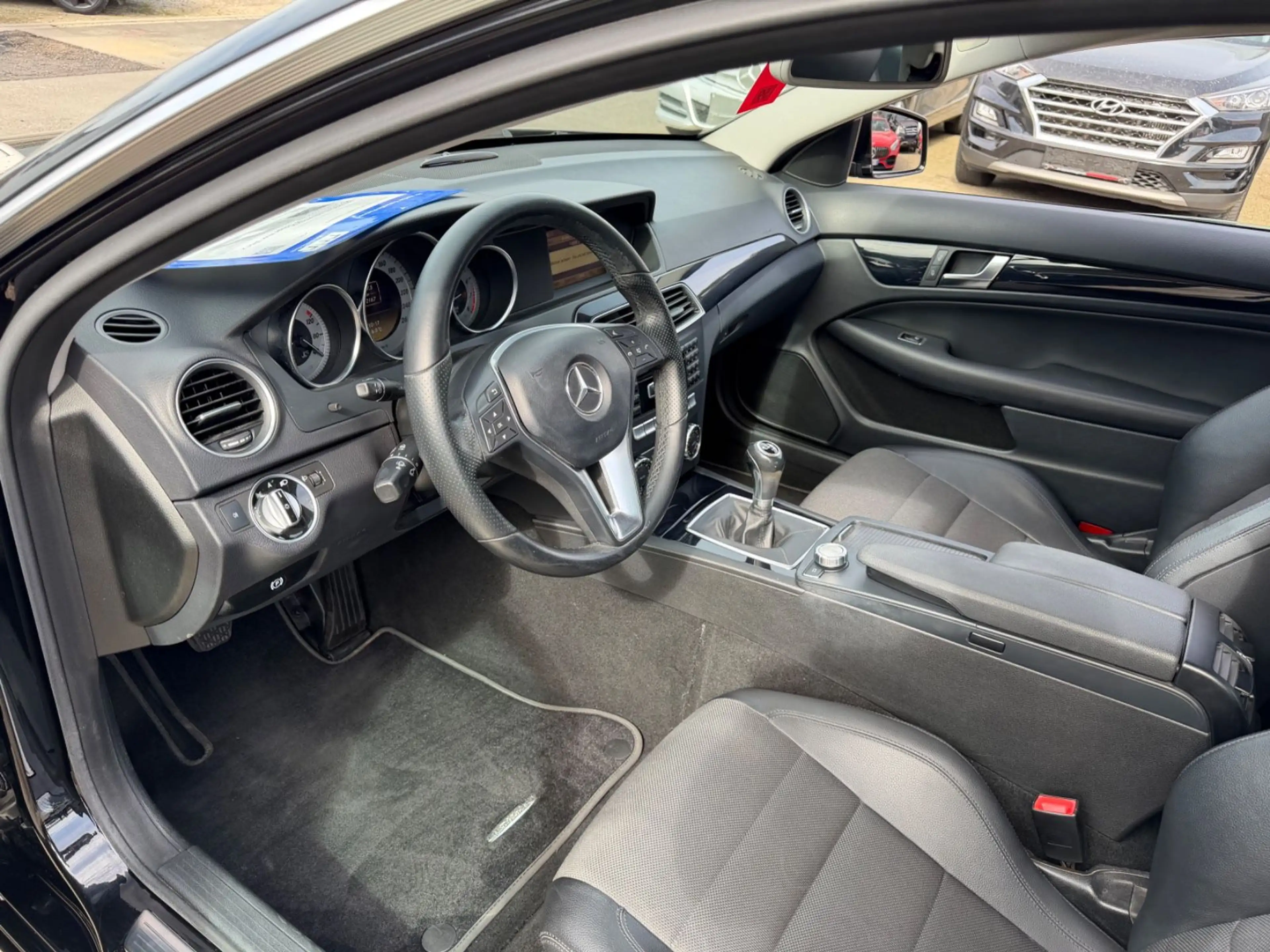 Mercedes-Benz C 180 Coupe Navi Sitzhz Teilleder Sportpak — photo 12