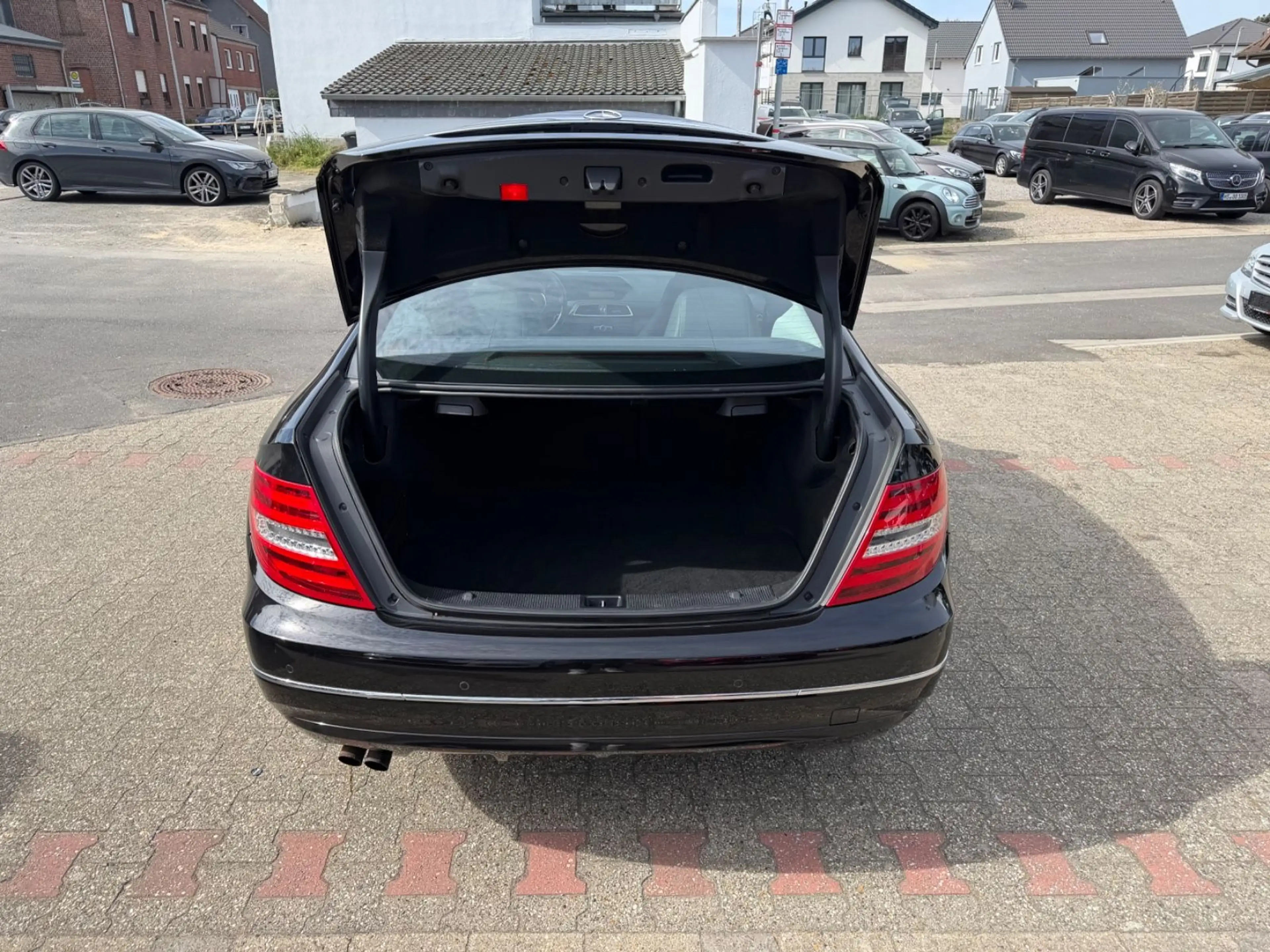 Mercedes-Benz C 180 Coupe Navi Sitzhz Teilleder Sportpak — photo 8