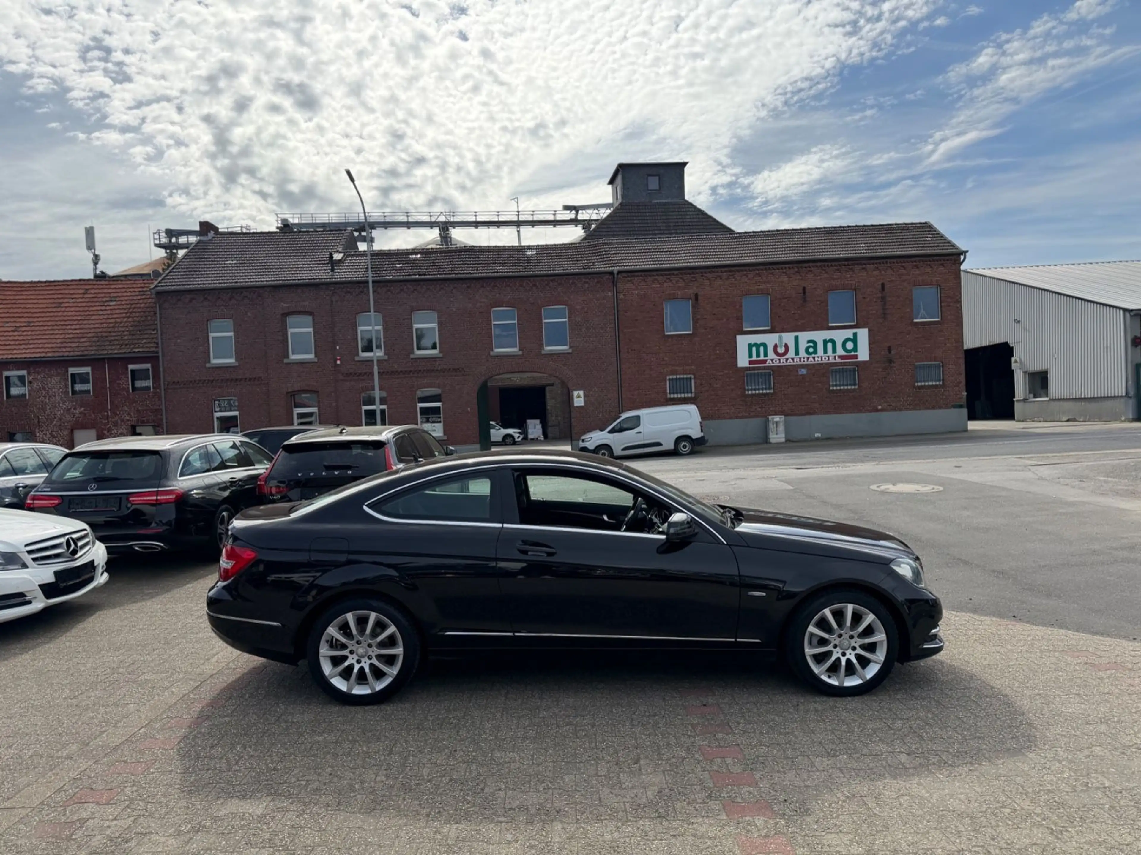 Mercedes-Benz C 180 Coupe Navi Sitzhz Teilleder Sportpak — photo 5