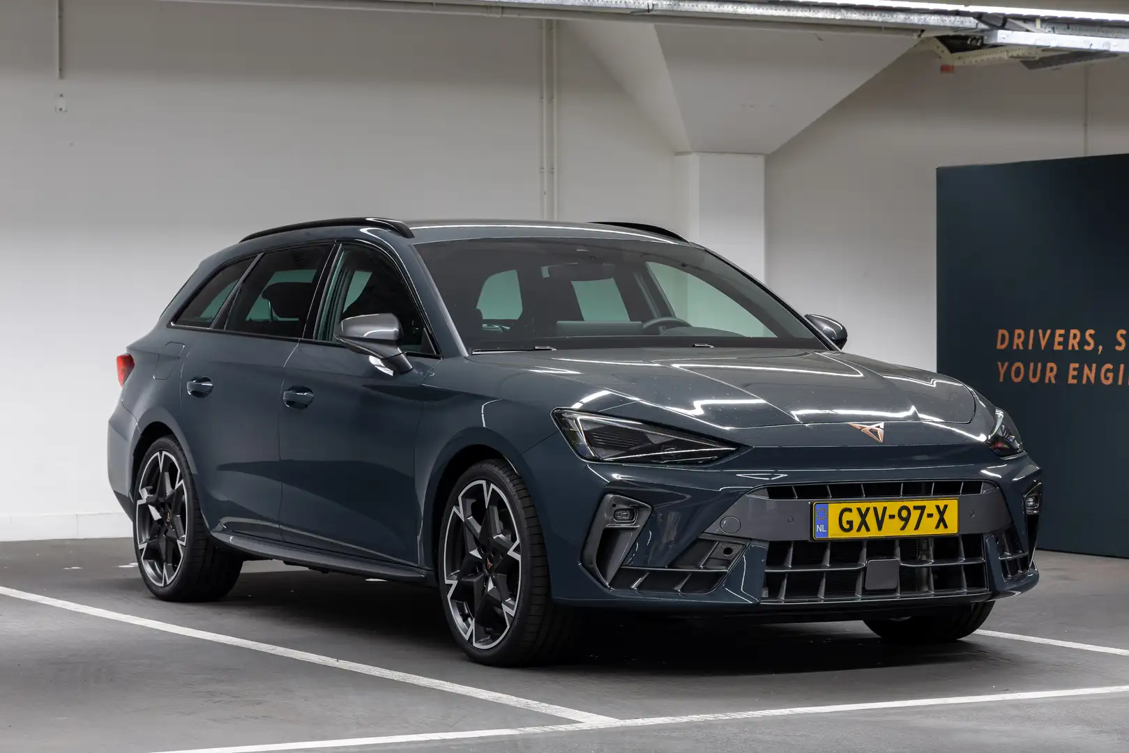 CUPRA Leon Sportstourer 1.5 TSI e-Hybrid VZ Performance 272pk Blauw - 2