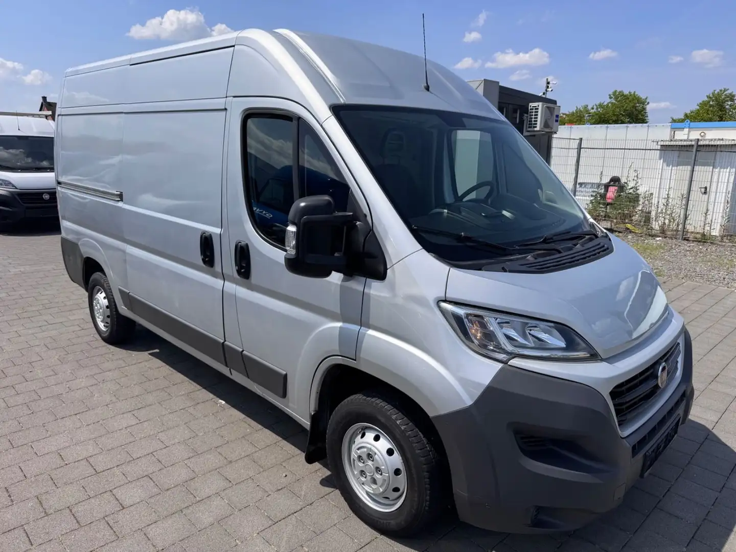 Fiat Ducato 2.3 L2H2 Navi Klima Temp. Service TüV AHK Grau - 1