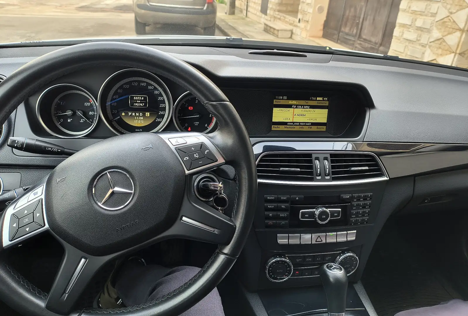 Mercedes-Benz 200 BlueEFFICIENCY - 1
