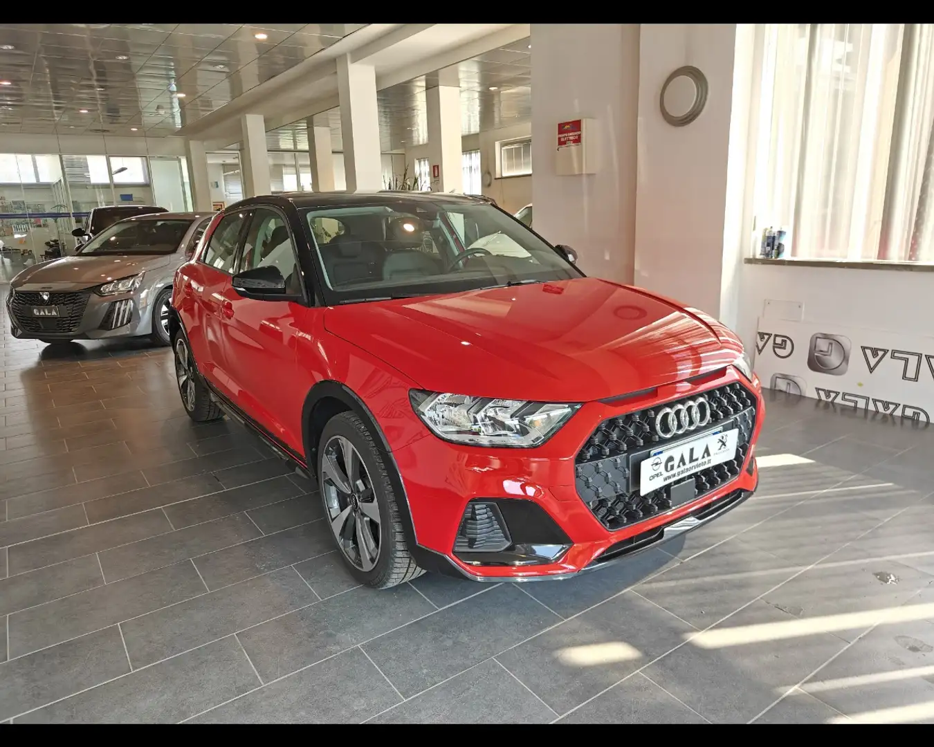 Audi A1 Citycarver 30 1.0 tfsi Identity Contrast 110cv s-t Rosso - 1
