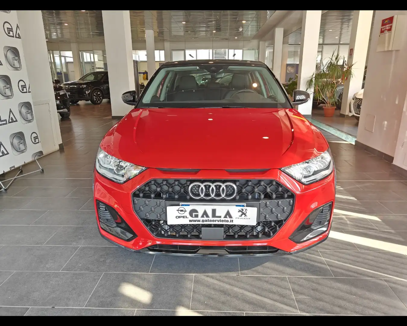 Audi A1 Citycarver 30 1.0 tfsi Identity Contrast 110cv s-t Rosso - 2