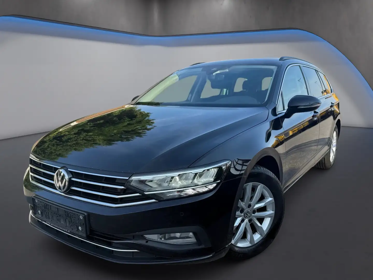 Volkswagen Passat Variant Business 2.0 TDI Aut. *Ahk*Navi*Sitzhz* Zwart - 1