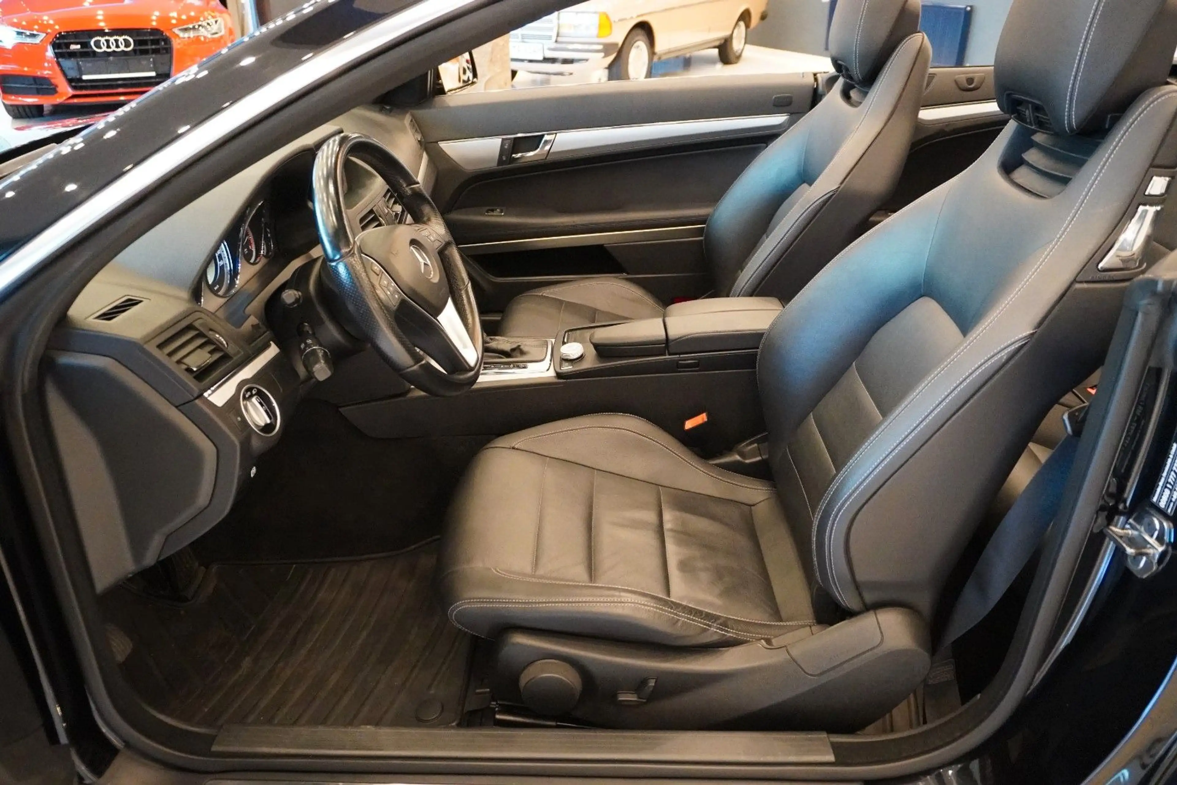 Mercedes-Benz E 250 Cabrio CGI BlueEfficiency+Navi+Leder+BiXeno — photo 12