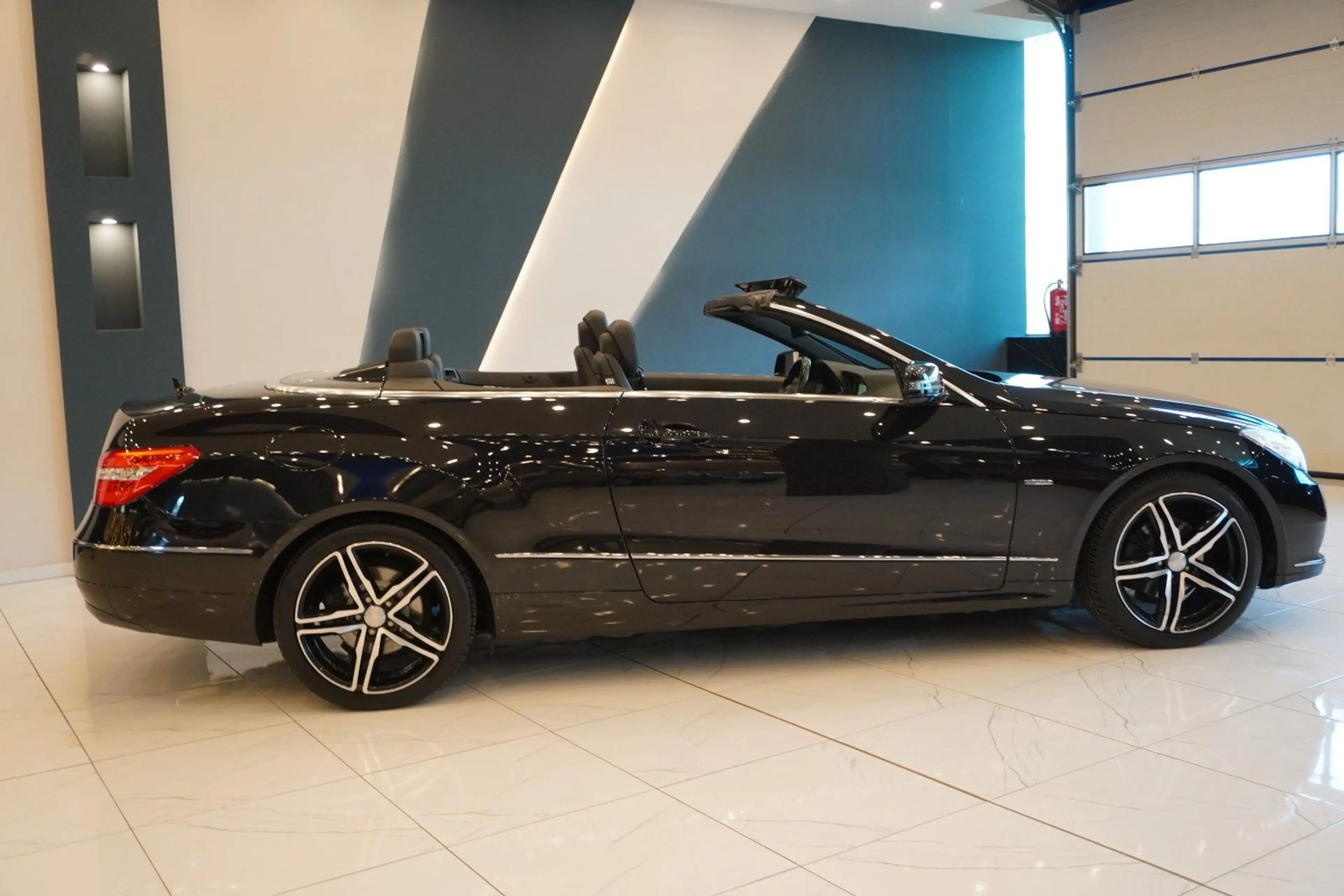 Mercedes-Benz E 250 Cabrio CGI BlueEfficiency+Navi+Leder+BiXeno — photo 5