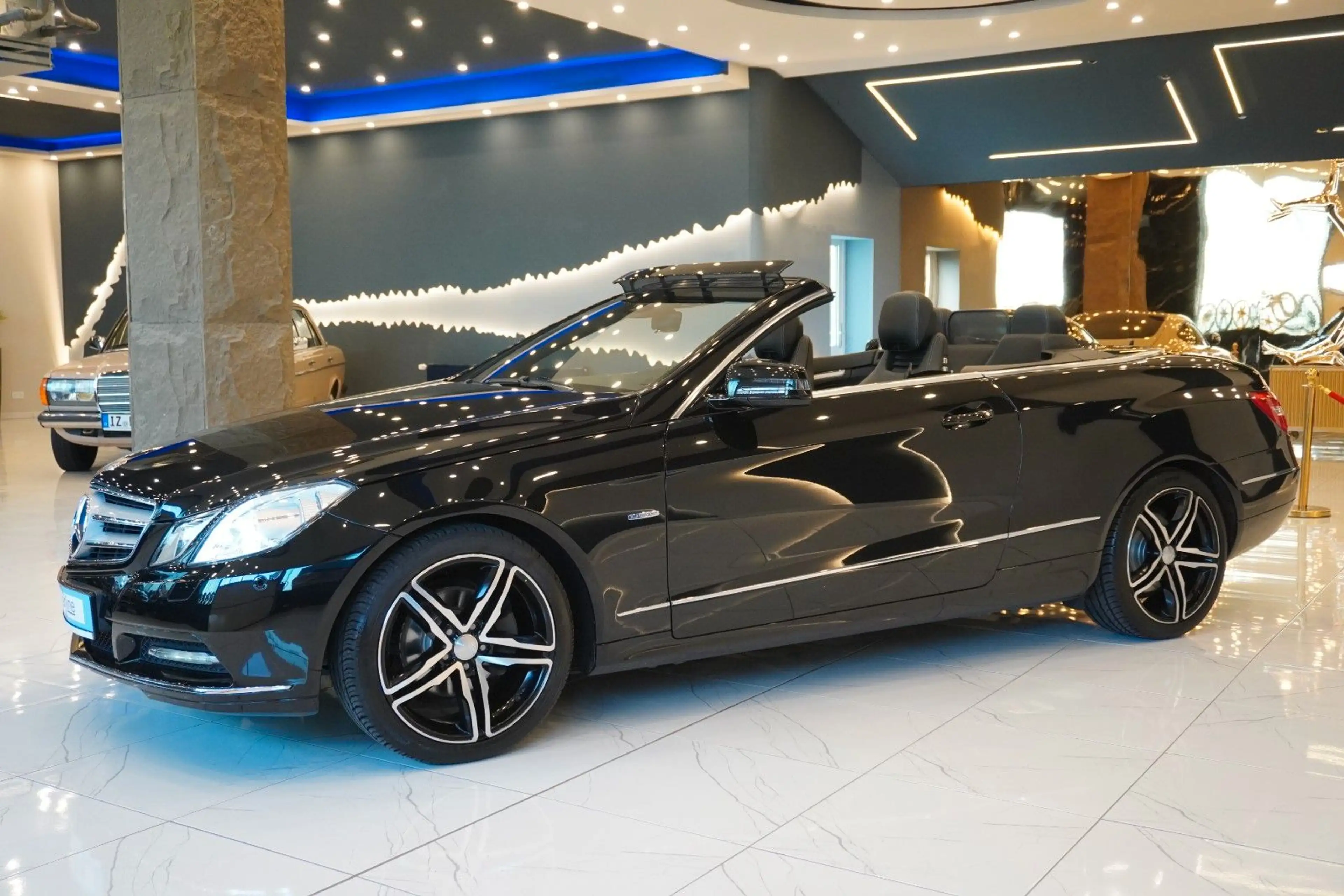 Mercedes-Benz E 250 Cabrio CGI BlueEfficiency+Navi+Leder+BiXeno — photo 2