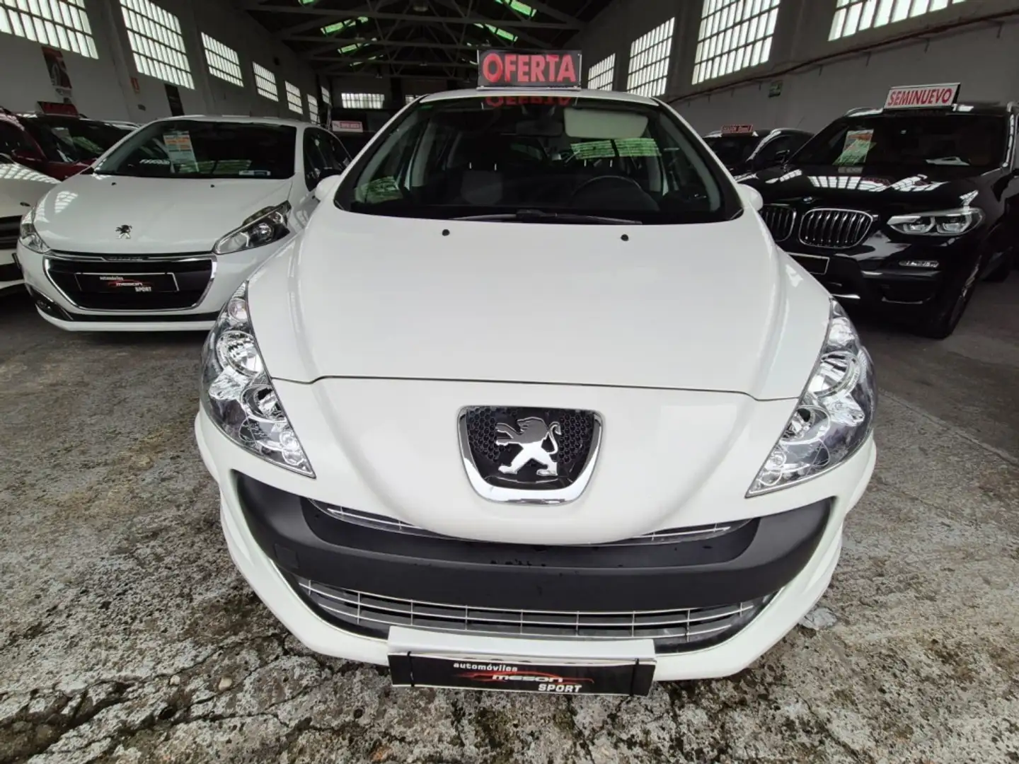 Peugeot 308 1.6HDI FAP Confort 5 vel. Белый - 1