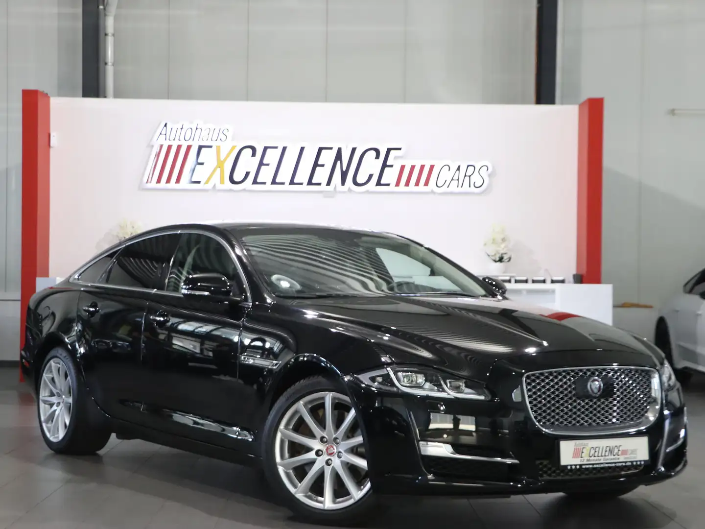Jaguar XJ 3.0D V6 PREMIUM LUXURY / PANORAMA / LED Noir - 1