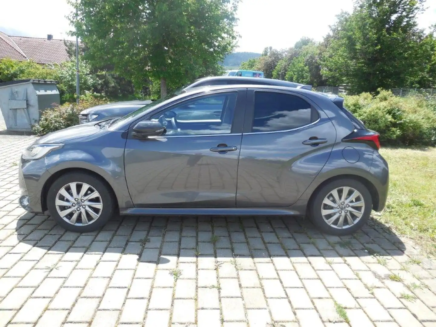 Mazda 2 Hybrid 1.5L VVT-i 116 PS Automatik Select Sitz- & Grau - 2